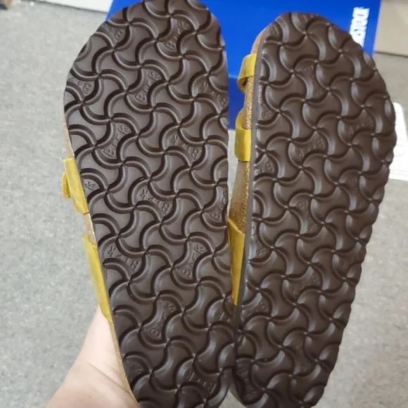 Birkenstock Mayari Oiled Leather Sandals in Yellow EU 40. US 9 Regular width - Picture 2 of 3